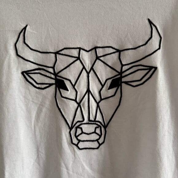 French Connection White Black Bull Embroidered Short Sleeve Crew Neck Tee sz L - Picture 3 of 5